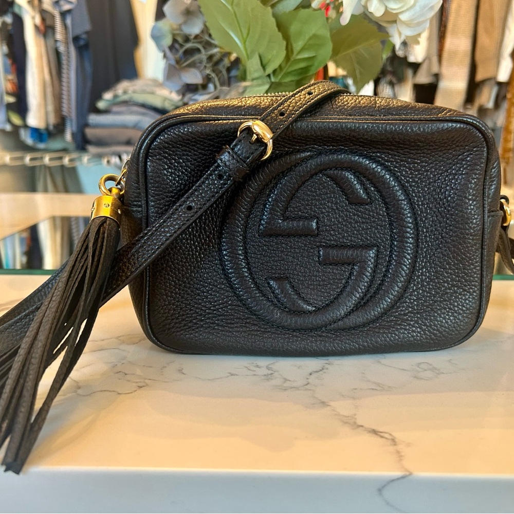 Gucci authentic Black leather pebbled Calfskin Soho Disco Crossbody.